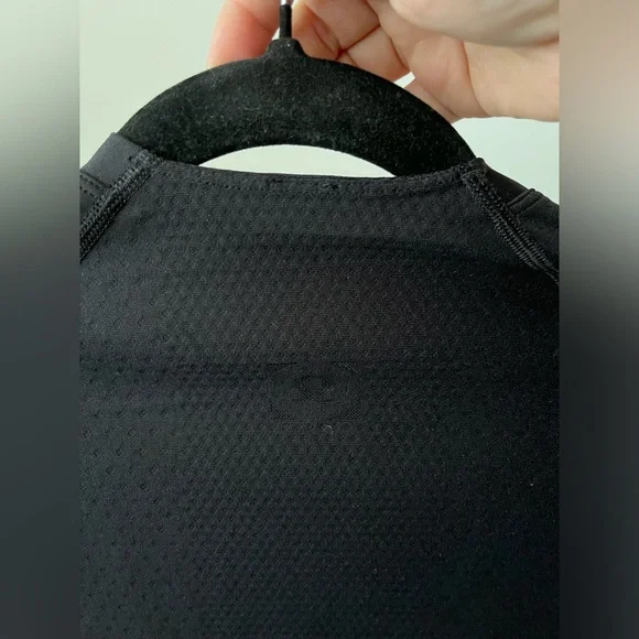 Lululemon Black Long Sleeve Men’s Athletic Shirt - Picture 4 of 4